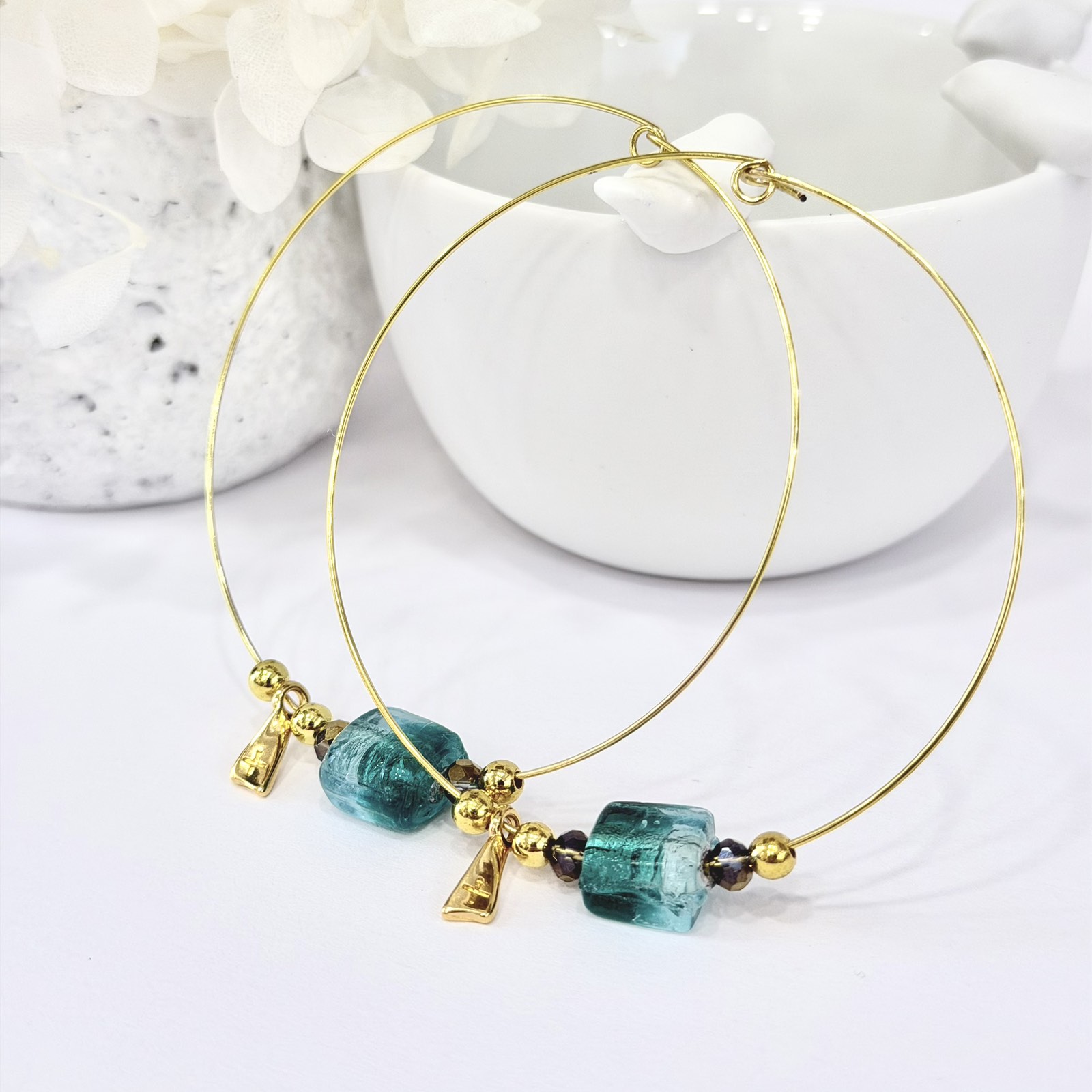 GP.34 Βραχιόλι ατσάλινο σύρμα με γυαλωμένη χάντρα και σταυρό 24Κ.