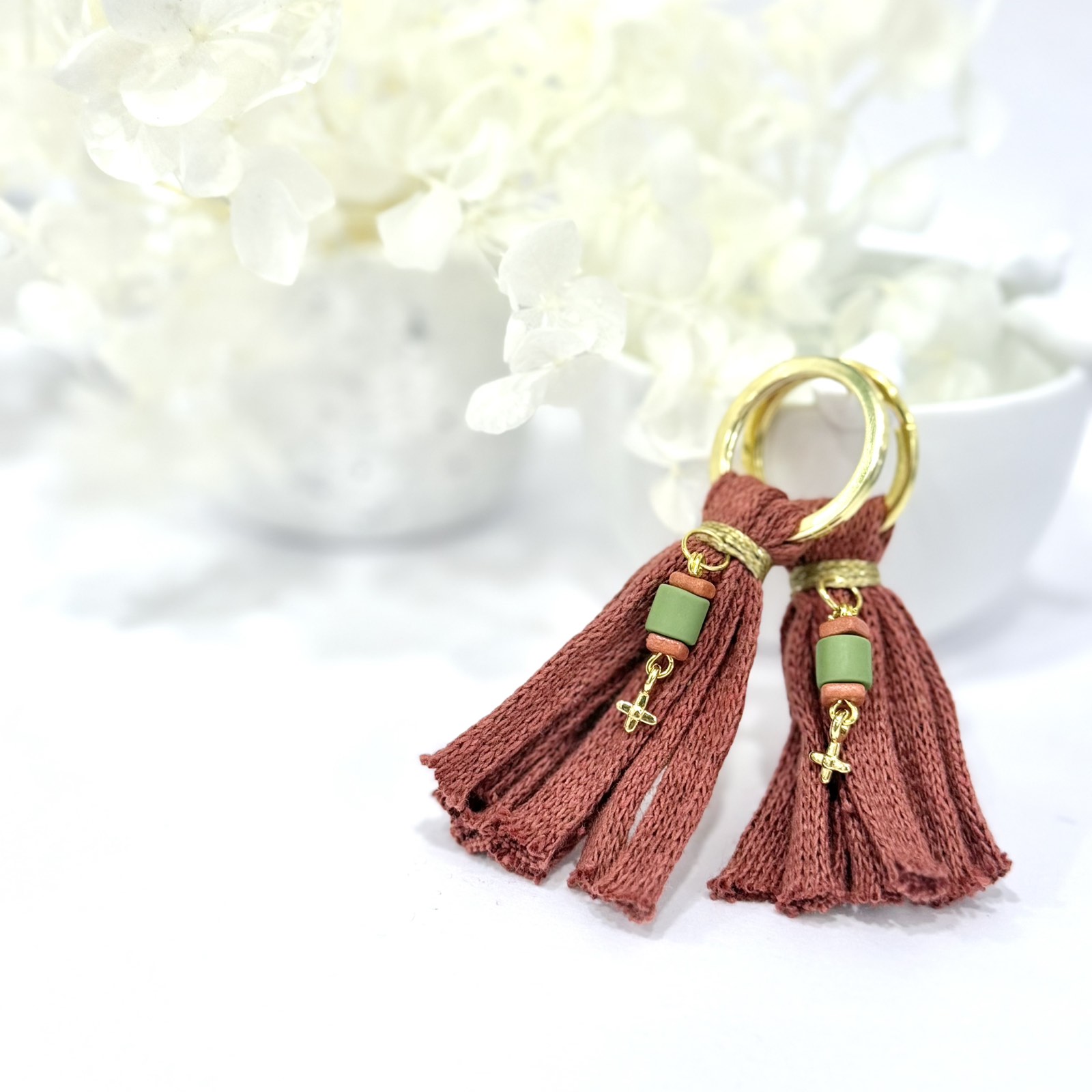 GP.38 Μπρελόκ από κορδόνι πλεκτό και σταυρό 24Κ.