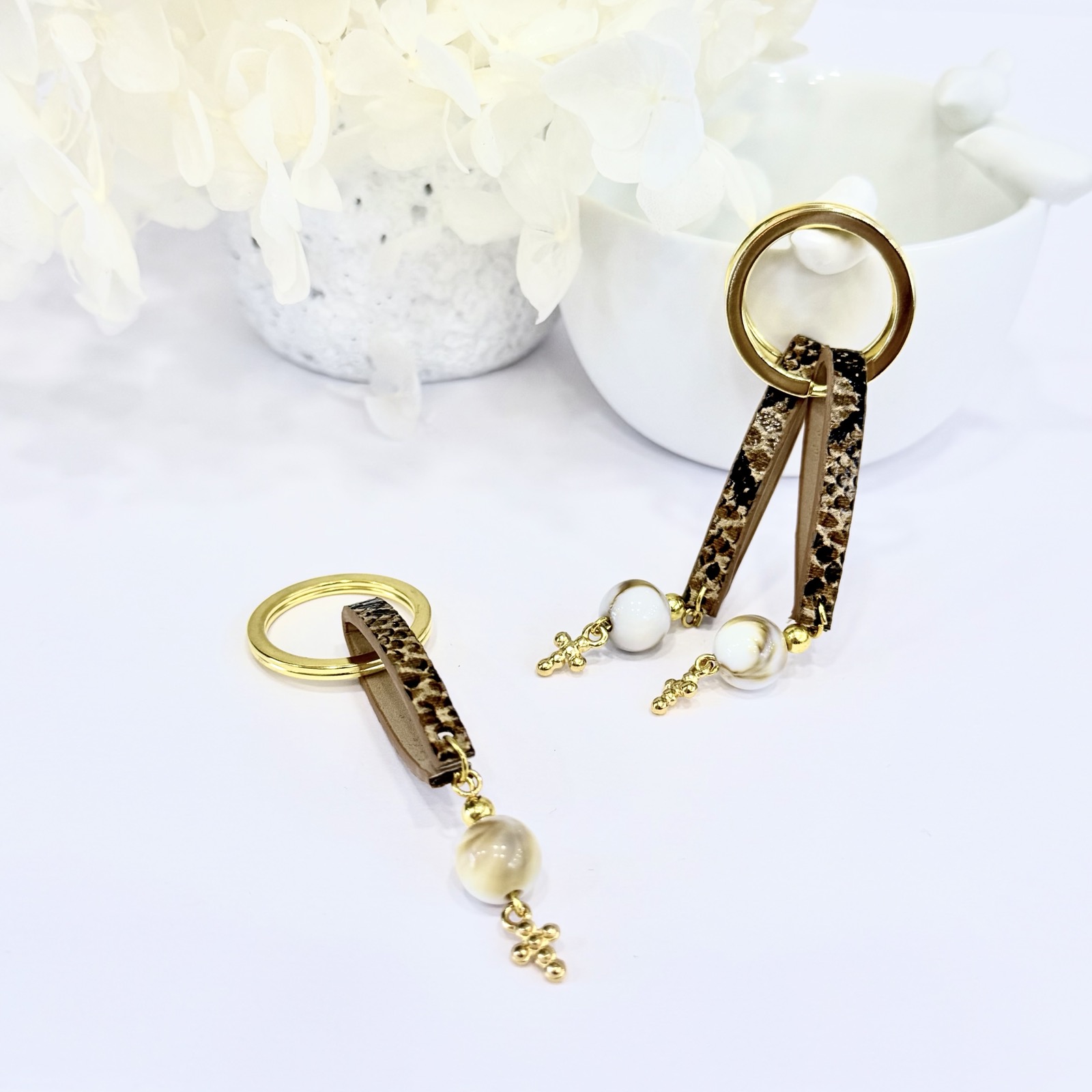 GP.57 Μπρελόκ με συνθετικό δέρμα και σταυρό 24Κ.